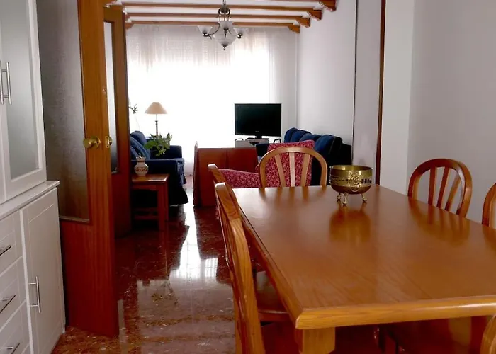 Casa Soleada En Calle Tranquila