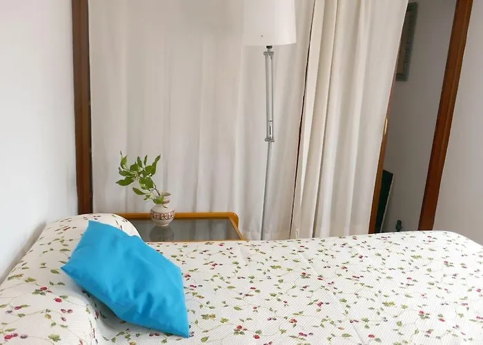 Casa Soleada En Calle Tranquila